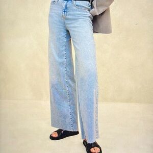 Banana republic high rise wide leg raw hem jean

Regular 29

Light wash